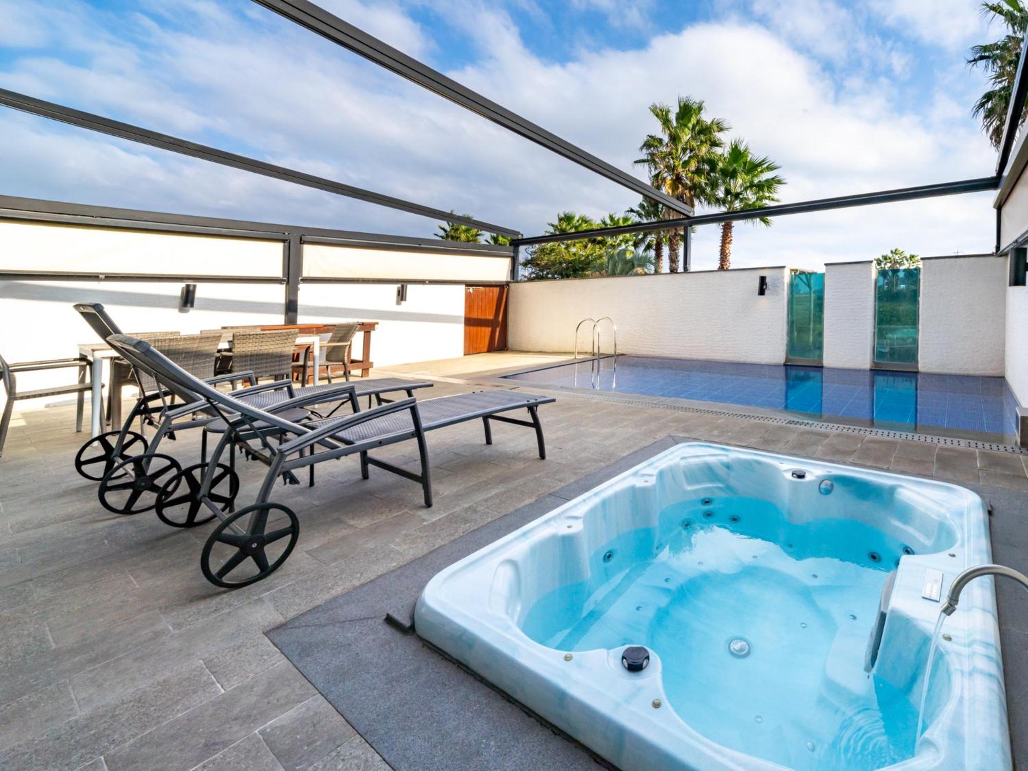 Jeju Attirance Hotel & Poolvilla Seogwipo Bagian luar foto